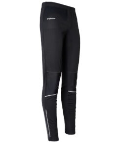 Svarta Winter Tights herr har en komposition av material för maximal komfort och funktion. Perfekt anpassade för aktiviteter i varierande väder. Bilden visas snett framifrån.