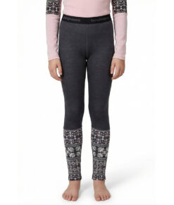 Mörkgrå underställsbyxa i 100% merino med rosa/vitt dalecarlianmönster nere vid vaderna för junior. Bilden visar en modell framifrån.