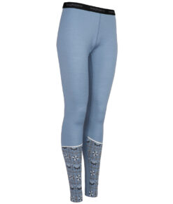 Ljusblåa Bagheera 100% Merino Dalecarlian Light Pants Dam. Bilden visar underställsbyxorna snett framifrån.