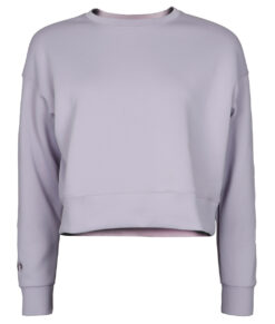 Cloud lavendelfärgad långärmad tröja i kortare modell visad framifrån