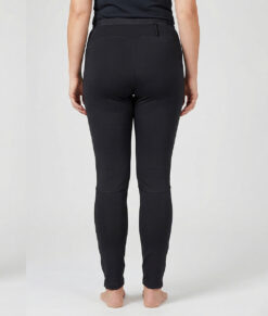 Kvinnlig modell visar ett par svarta slitstark trail tights. Modellen står bakifrån i en studio med ljusgrå bakgrund.