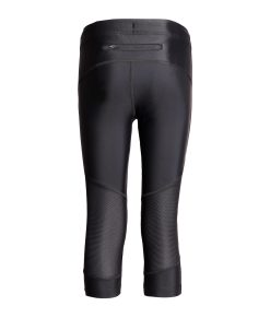 Trekvartslånga, svarta juniortights i ett slitstakt material som passar utmärk till löpning i varierande miljöer. Bilden är visad bakifrån.