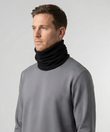 Fleece Turtle Neck is a polo collar in comfortable microfleece that provides comfortable warmth and protection to the entire neck on chilly days. The image shows a male model from the front. 