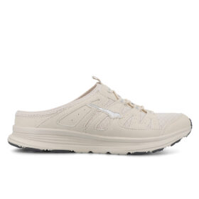 Bagheera freetime en sportig slip-in toffel i unisexmodell. Bilden visar toffeln högerifrån mot vit studiobakgrund.