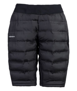 Ett par svarta vadderade shorts med dragkedja i dammodell. Shortsen visas framifrån i en studio med vit bakgrund.