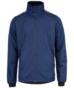 Marinblå vind- och vattentät träningsjacka Selva för herr i en studio med vit bakgrund. Jackan visas framifrån.