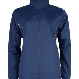 Marinblå vind- och vattentät träningsjacka Selva för dam i en studio med vit bakgrund. Jackan visas framifrån.