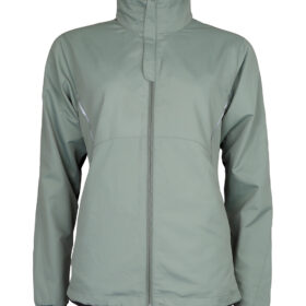 Ljusgrön vind- och vattentät träningsjacka Selva för dam i en studio med vit bakgrund. Jackan visas framifrån.