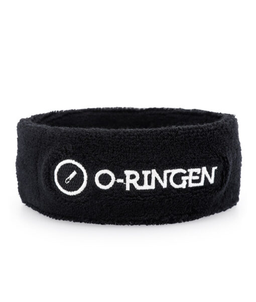 Svart pannband med vit o-ringen logo. Pannbandet visas framifrån i en studio med vit bakgrund.